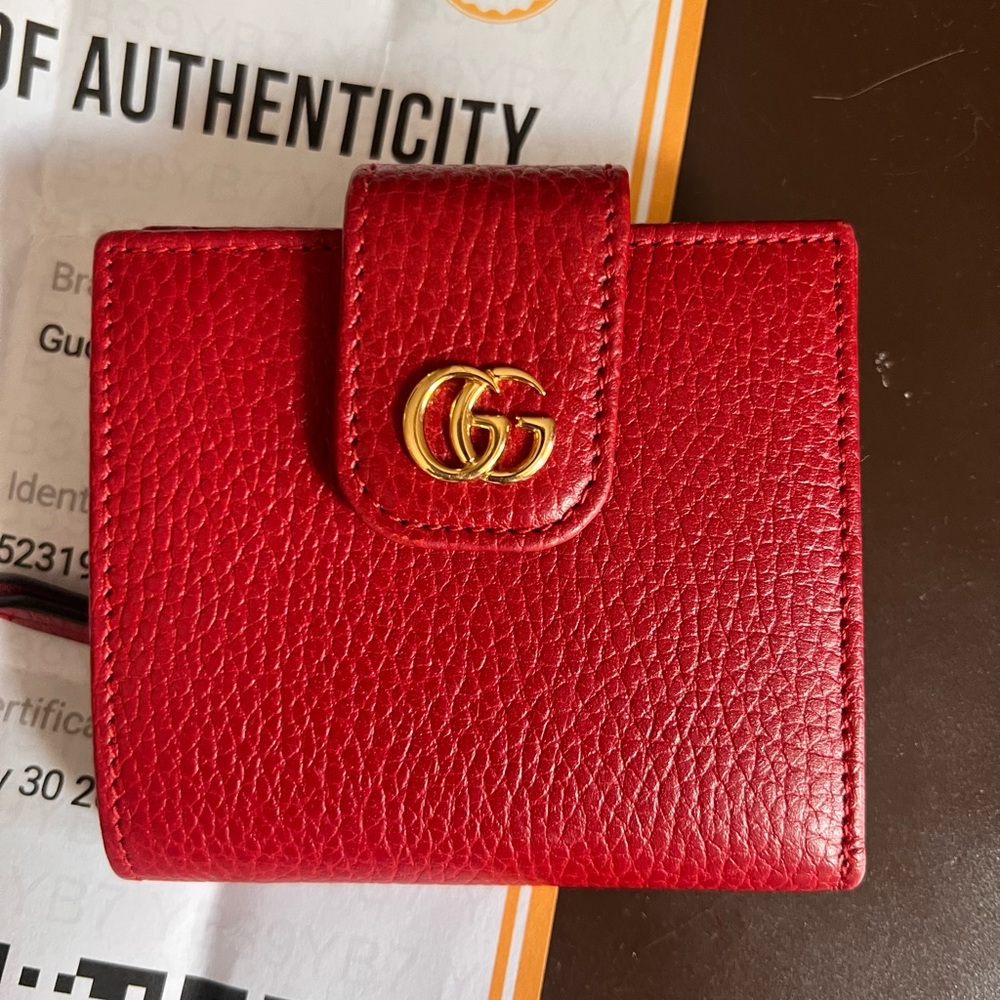 💯 Authentic Gucci Red Wallet